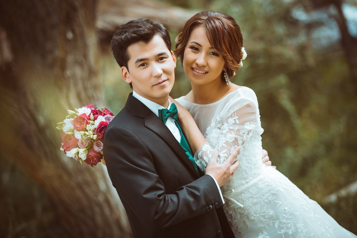 Ни жениться, ни разводиться: казахстанцы бьют антирекорды по числу новых браков